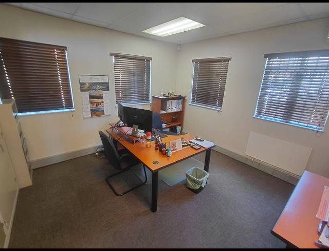 573M² OFFICE FOR SALE IN BRYANSTON